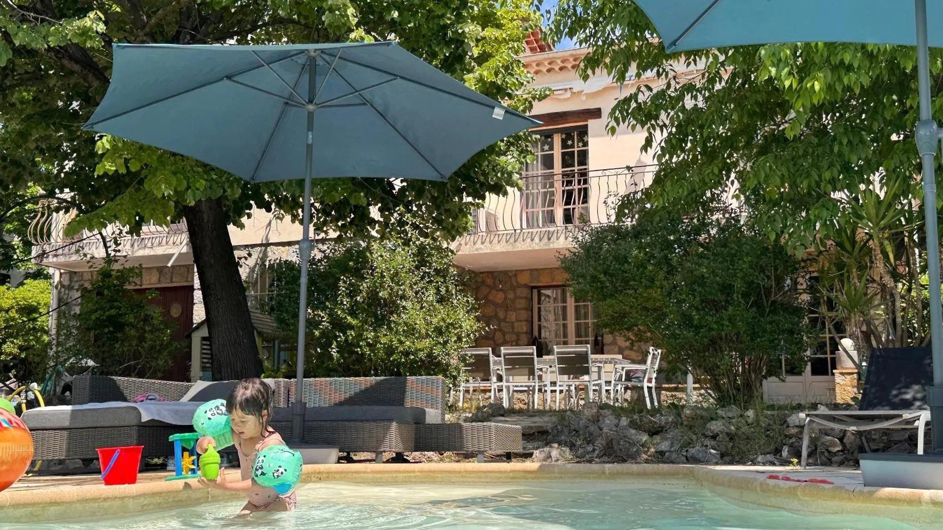 Apartment Rez-De-Villa - Piscine Chauffee & Jardin- Salon Avec Canape Lit, Cuisine Et 2 Chambres Mougins France