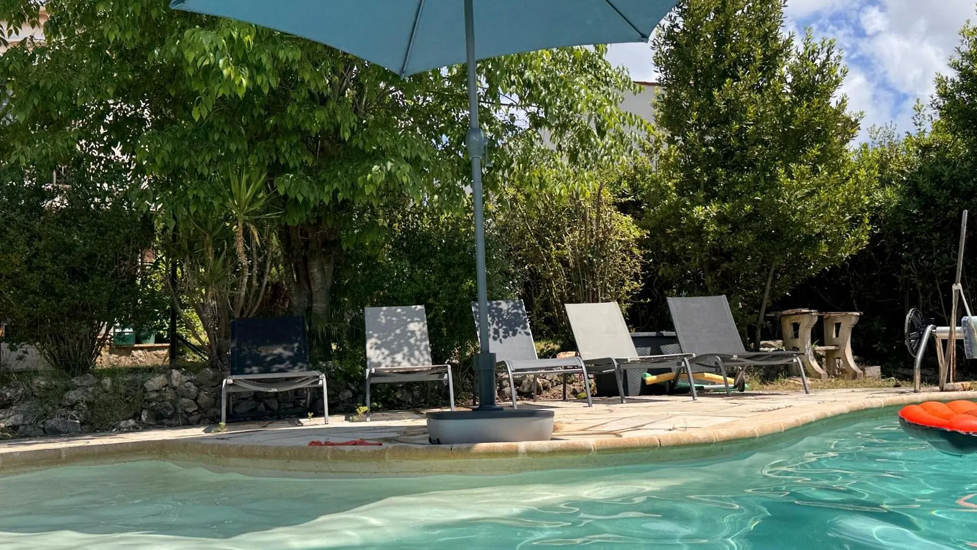 Apartment Rez-De-Villa - Piscine Chauffee & Jardin- Salon Avec Canape Lit, Cuisine Et 2 Chambres Mougins