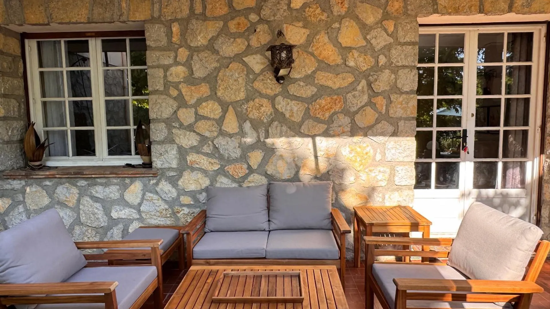 Rez-De-Villa - Piscine Chauffee & Jardin- Salon Avec Canape Lit, Cuisine Et 2 Chambres Mougins